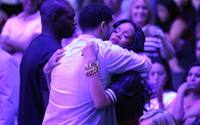 Drake maakt excuses voor afzeggen shows