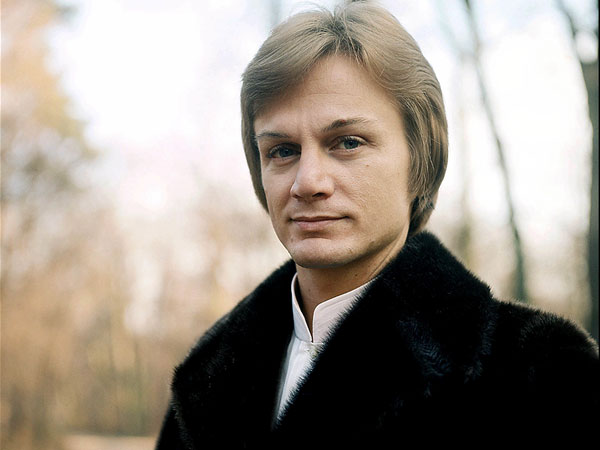 Van Claude François tot Cloclo : een eerbetoon aan de Franse poplegende
