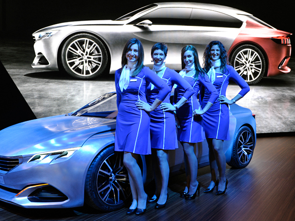 Les plus belles hôtesses du Salon de l'Auto