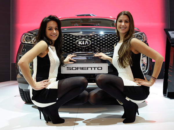 Les plus belles hôtesses du Salon de l'Auto