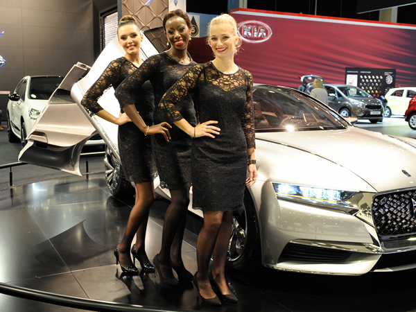 Les plus belles hôtesses du Salon de l'Auto