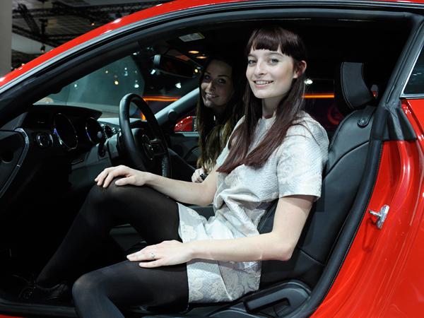 Les plus belles hôtesses du Salon de l'Auto