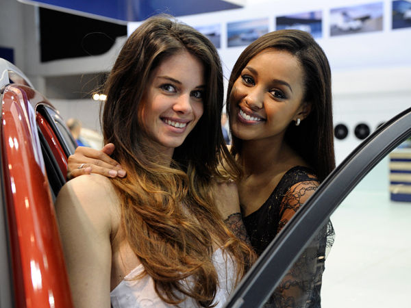 Les plus belles hôtesses du Salon de l'Auto
