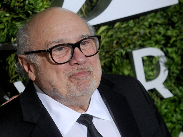 Danny DeVito : kapper en haarfixer in een mortuarium