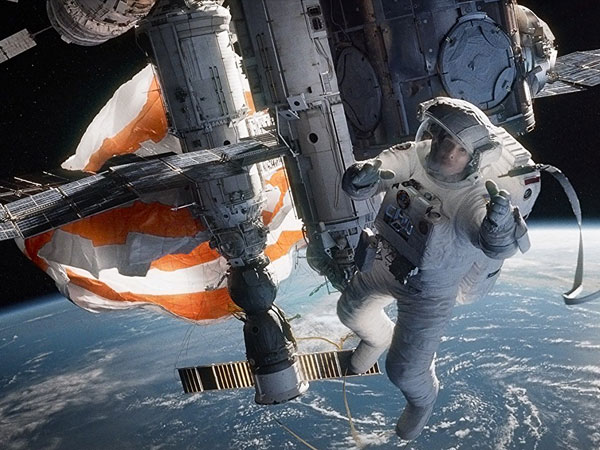 Robert Downey Jr. et Angelina Jolie - Gravity (2013)