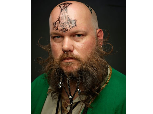 Et voici la barbe tressée