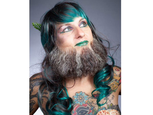 Cette barbe féminine vaut également le détour