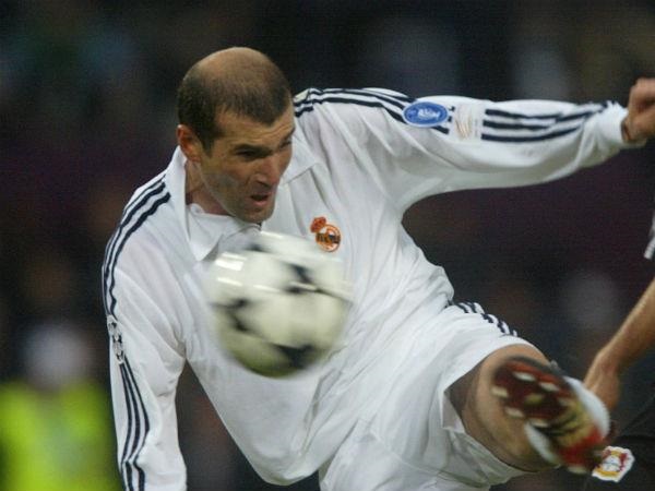 Zinédine Zidane vs Bayer Leverkusen (2002)