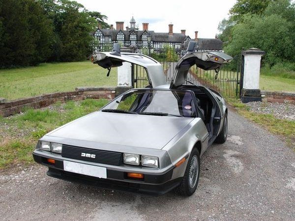 DeLorean DMC-12