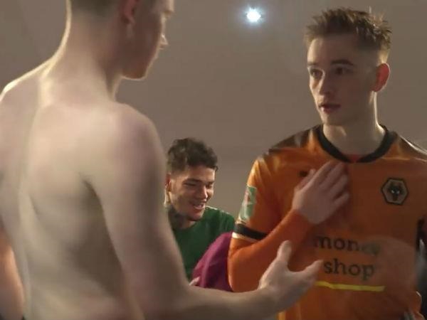 De Bruyne wil zelf shirt wisselen