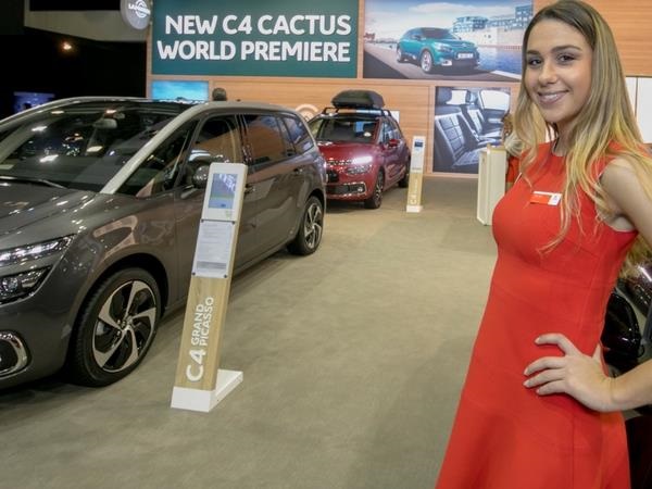 De meest stijlvolle hostessen van het Autosalon 2018