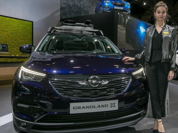 De meest stijlvolle hostessen van het Autosalon 2018