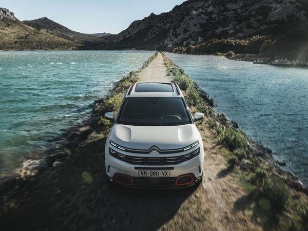 New SUV Citroën C5 Aircross: camera aan boord