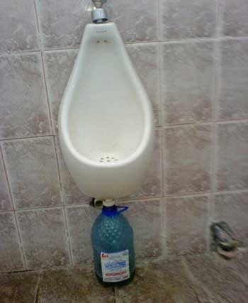 Toiletten met een serieuze hoek af!