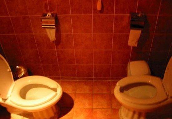 Toiletten met een serieuze hoek af!