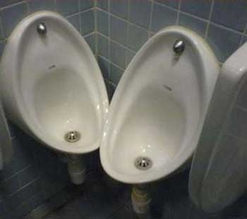Toiletten met een serieuze hoek af!