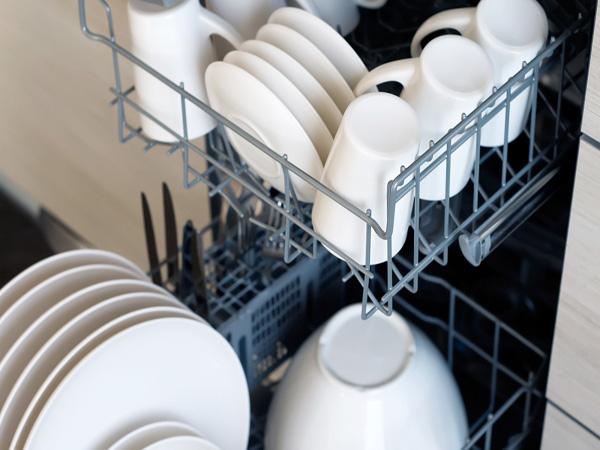 Faire sa vaisselle à la main ou en machine ?
