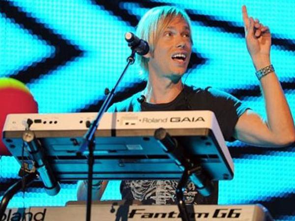 Regi zorgt voor de muziek tijdens de Memorial van Damme