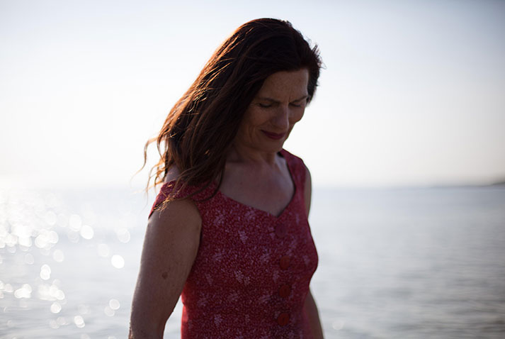 Quelle est la place de l’environnement (l'île d'Oléron) dans l'intimité naissante entre Christine et Mathieu ?