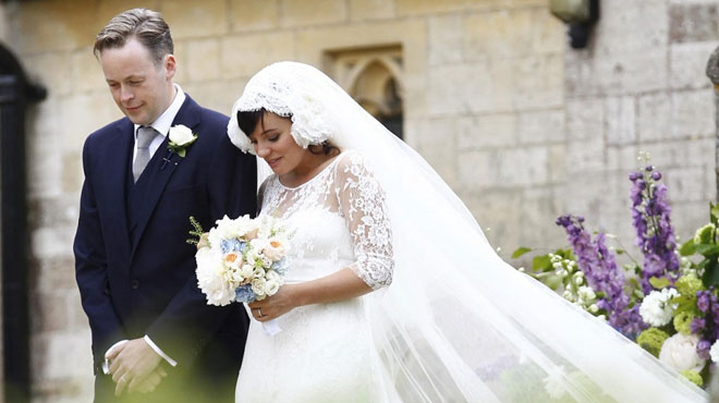 Lilly Allen perd sa robe de mariée