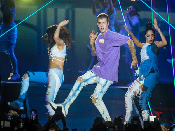Justin Bieber trakteert fan op slag in het gezicht