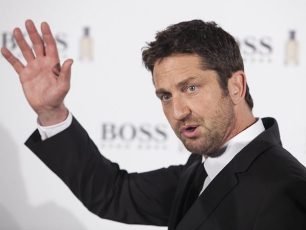 Bourré, Gerard Butler a.. détruit une voiture de police !