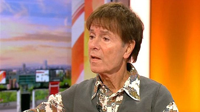 Politie verhoort Cliff Richard in verband met seksuele agressie