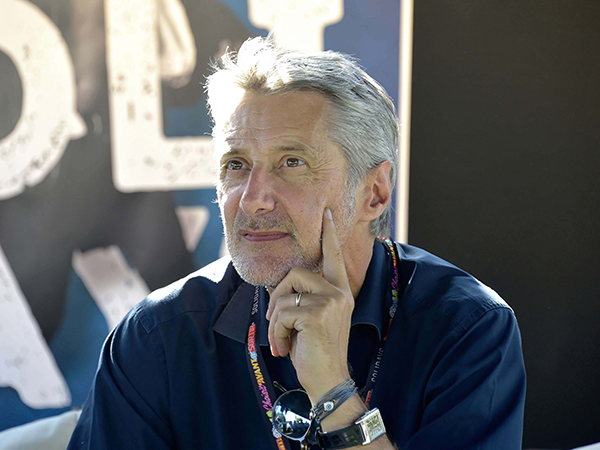 Antoine de Caunes : "Le smartphone ? Une addiction pire que l'alcool"