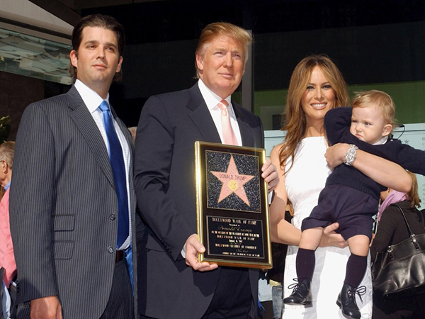 Trumptegel Walk of Fame-voetpad krijgt ervan langs