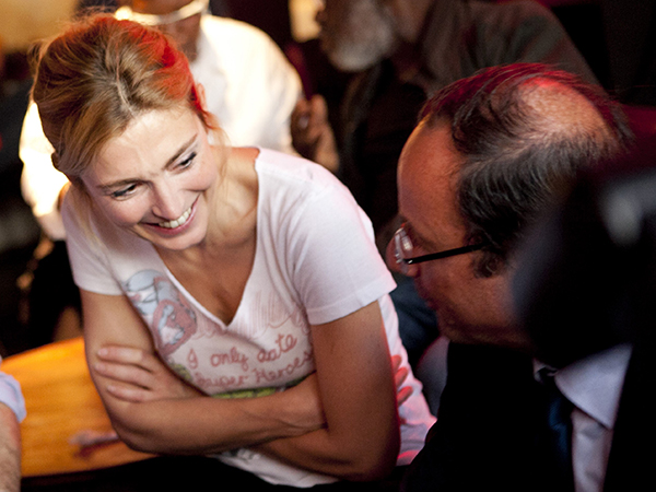 Hollande et Gayet surpris sortant d'un buisson