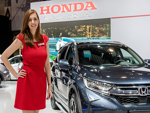 Les hôtesses les plus élégantes du Salon de l'Auto 2019