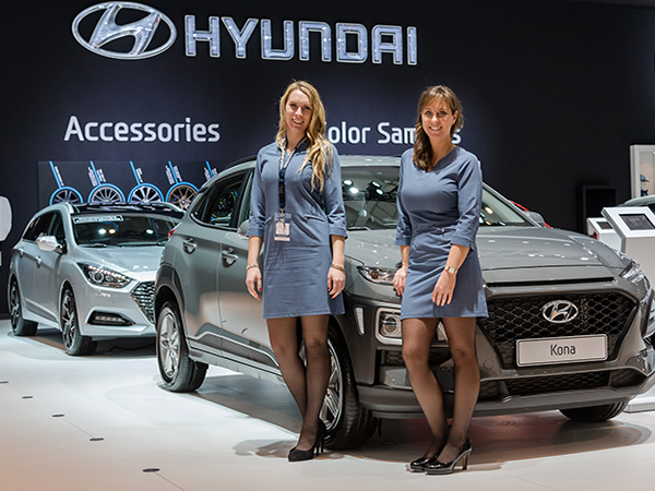 Les hôtesses les plus élégantes du Salon de l'Auto 2019