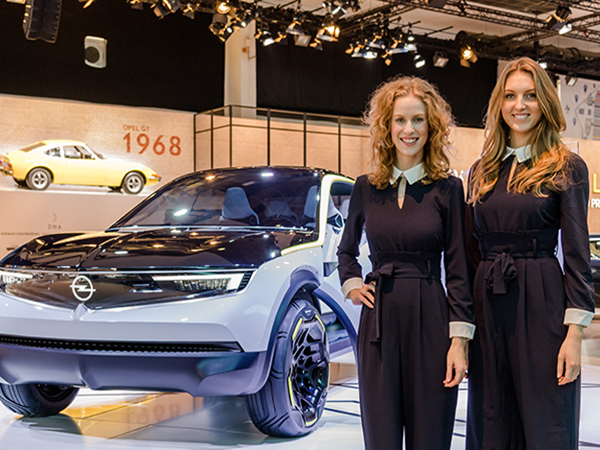 De meest stijlvolle hostessen van het Autosalon 2019
