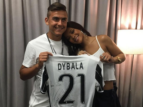 Rihanna a craqué pour un nouveau footballeur