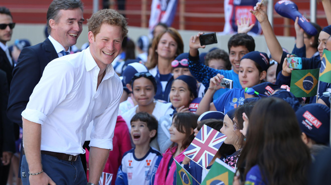 Le prince Harry craque en public