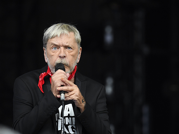 Renaud replonge dans l'alcool