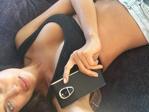 Irina Shayk se paie un smartphone à 16.000 euros !