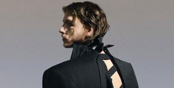 Warhola tourne « Promise » au Jardin Botanique