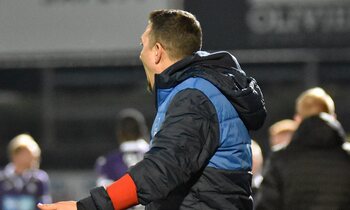 Schorsingen en gele dreiging 1B speeldag 26: trio op de strafbank; 13 spelers in de risicozone