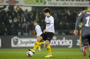 Mathéo Parmentier (Lokeren) debuteert als jongste speler ooit in 1B