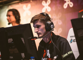 Daniel “smogger” Adgamov, capitaine de Game Fist : “Sur scène, une fois que le premier round commence, le public n’existe plus, vous êtes dans le match.”