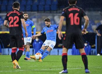 Napoli, met heroptredende Mertens, heeft geen kind aan Fiorentina