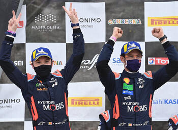 Thierry Neuville breekt met zijn copiloot Nicolas Gilsoul