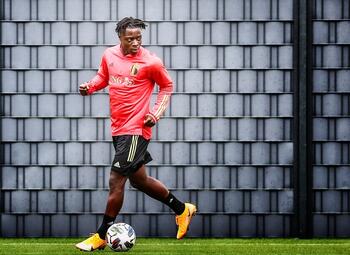 Jérémy Doku peut-il devenir le successeur d'Eden Hazard ?