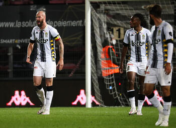 Om de crisis te bezweren moet Charleroi het voorbeeld van Standard volgen