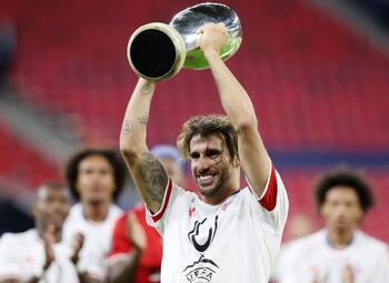 Invaller Javi Martinez beëindigt carrière bij Bayern in schoonheid