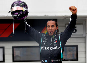 Lewis Hamilton, een kampioen op en naast het circuit