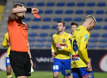 Schorsingen en gele dreiging Proximus League speeldag 20: vijf spelers op de strafbank; 20 (!) op scherp