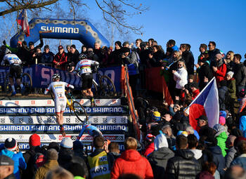 La Coupe du Monde cyclo-cross prend enfin son envol à Tabor