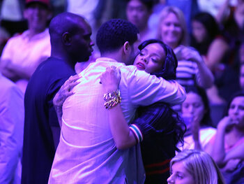 Drake maakt excuses voor afzeggen shows